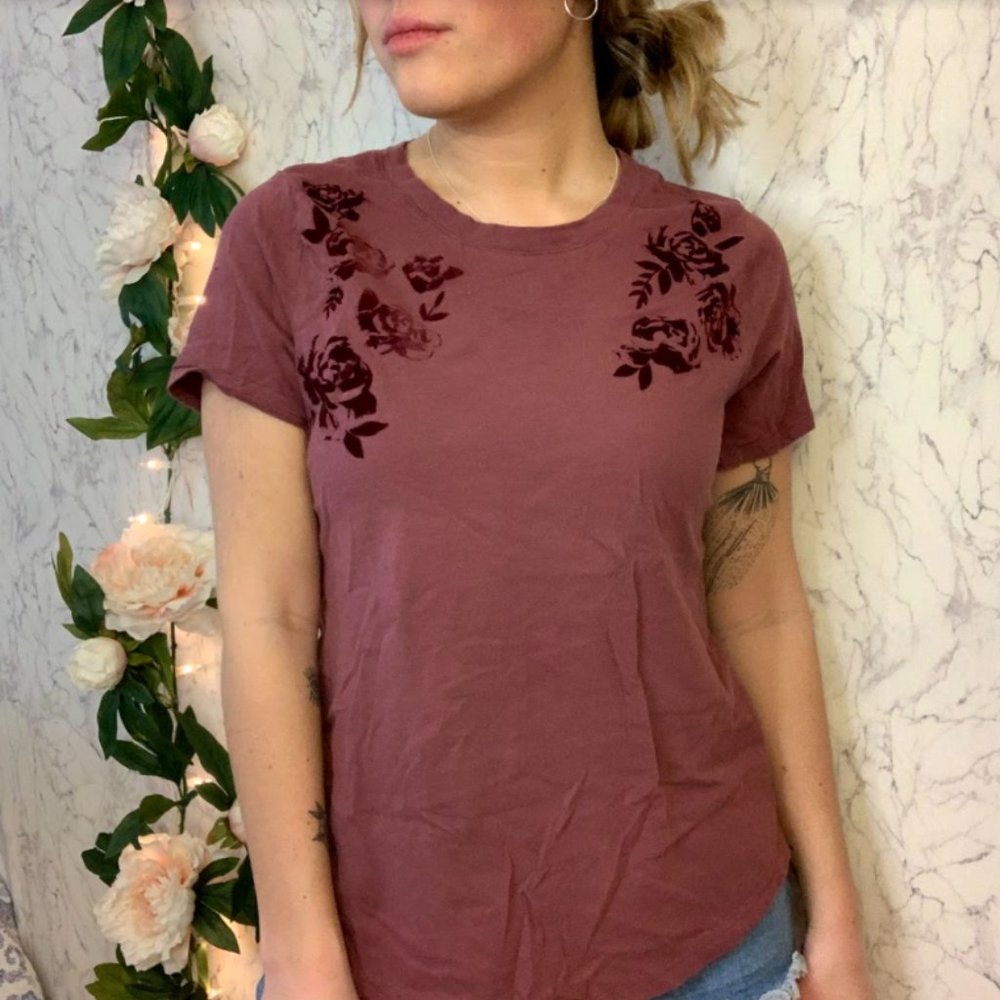 OLD NAVY AUBURN ROSE T-SHIRT